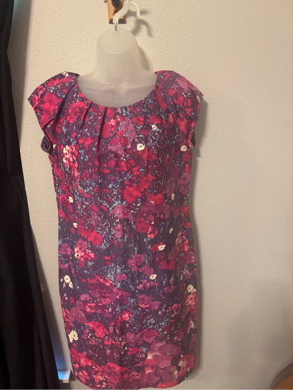 Floral Pleat-Detail Midi Dress in Magenta